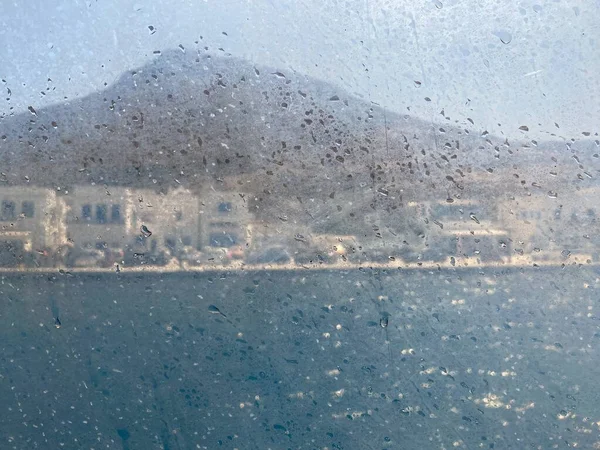 Melancholický Pohled Pobřeží Přes Okenní Člun Řecko Ostrov Cyklády Cestovní — Stock fotografie