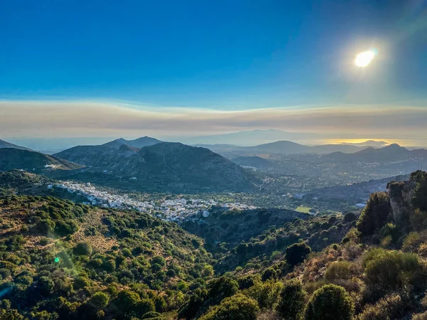 Athener Feuerrauch Himmel Des Griechischen Inseldorfes Filoti Auf Der Insel — Stockfoto