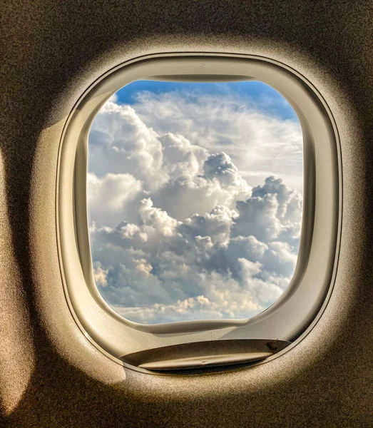 Wolkenlandschap Gezien Door Een Vliegend Vliegtuigraam — Stockfoto