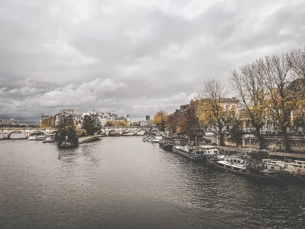フランスの橋から撮影したイル ルイの眺め — ストック写真
