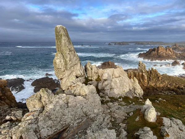 Arkaplanda Deniz Ufuk Çizgisi Olan Ushan Kırsal Manzarası Brittany Fransa — Stok fotoğraf