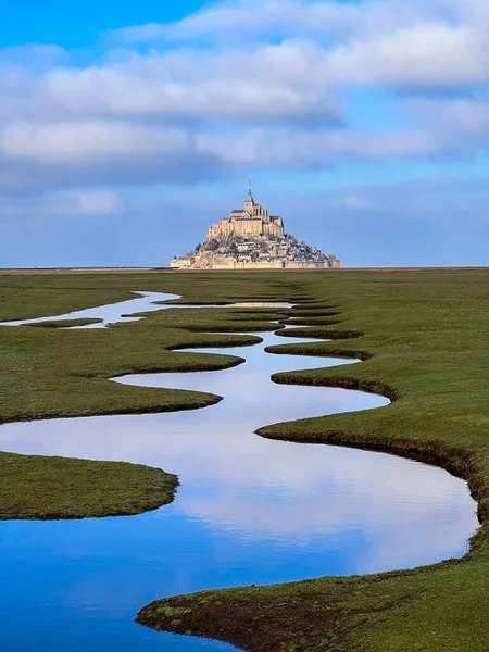 Bagna Solne Krajobraz Mont Saint Michel Normandii Słoneczny Pochmurny Dzień — Zdjęcie stockowe