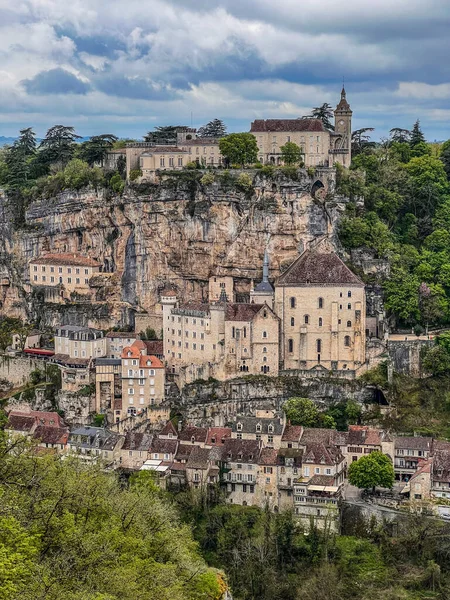 法国西南部地段地区美丽的Rocamadour村 它的圣母玛利亚圣地 数百年来吸引了许多朝圣者 — 图库照片