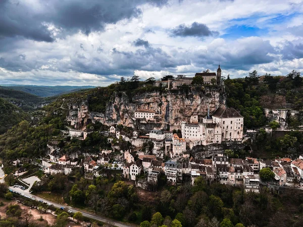 法国西南部地段地区美丽的Rocamadour村 它的圣母玛利亚圣地 数百年来吸引了许多朝圣者 — 图库照片