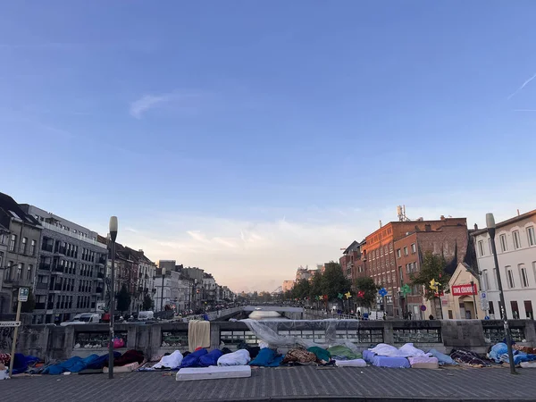 Bruxelas Bélgica Outubro 2022 Vários Migrantes Aguardam Regularização Dormindo Chão — Fotografia de Stock