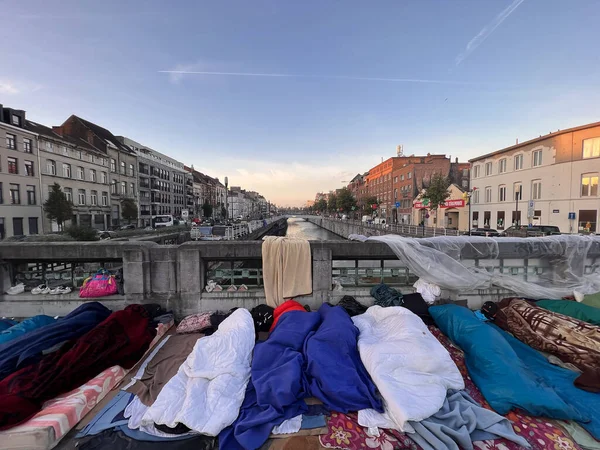 Bruxelas Bélgica Outubro 2022 Vários Migrantes Aguardam Regularização Dormindo Chão — Fotografia de Stock