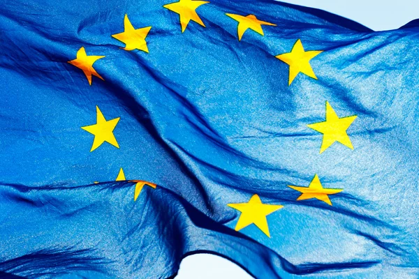 Σημαία της Ευρωπαϊκής Ένωσης ενάντια στον ουρανό Φωτογραφία Αρχείου