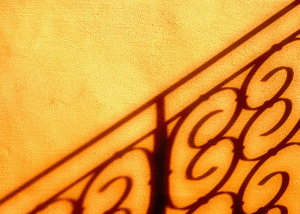 Sombra de barandilla en la pared — Foto de Stock