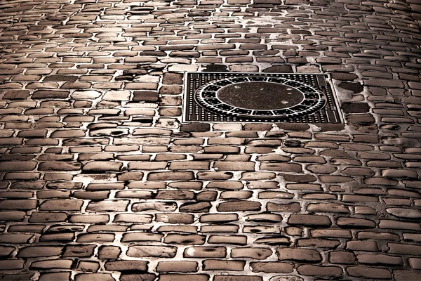 The hatch on the pavement — Stock Photo, Image