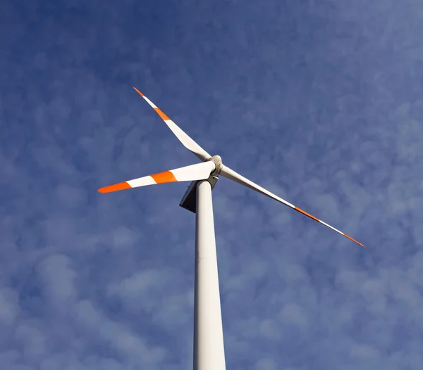 Windmill against a blue sky — Stock Photo, Image