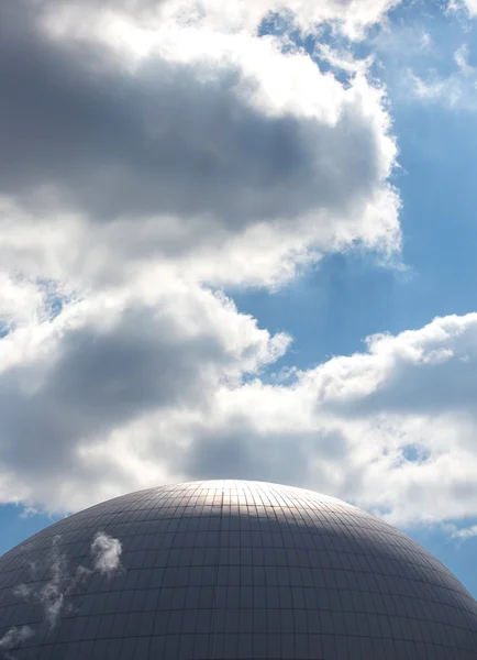 Le dôme du réacteur nucléaire de la centrale nucléaire — Photo