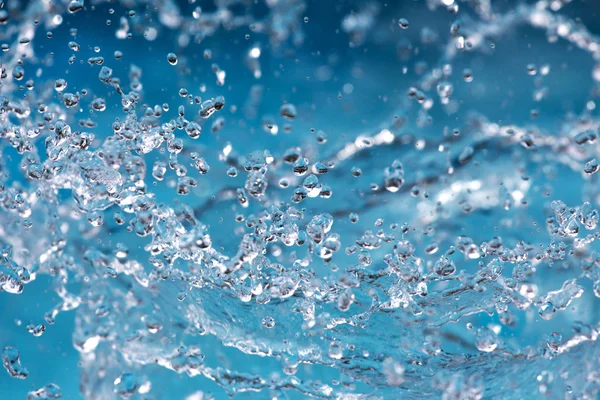 Gotas de agua sobre fondo azul —  Fotos de Stock