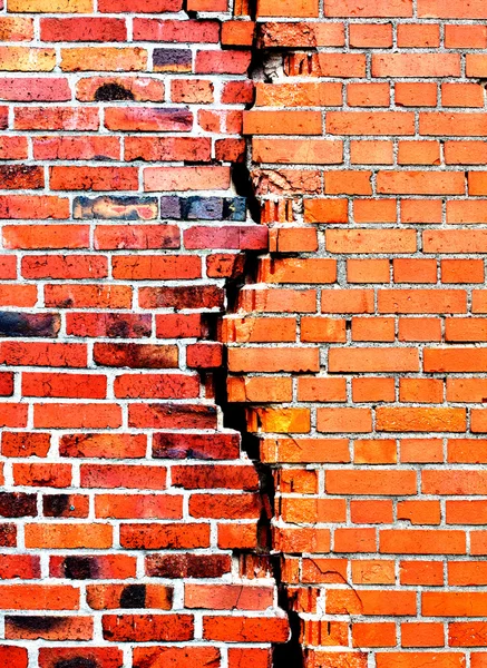 Fondo de pared de ladrillo con grieta — Foto de Stock