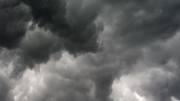 nuages sombres dans le ciel