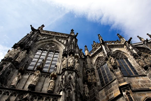 Catedral de Aquisgrán contra el cielo en Alemania —  Fotos de Stock