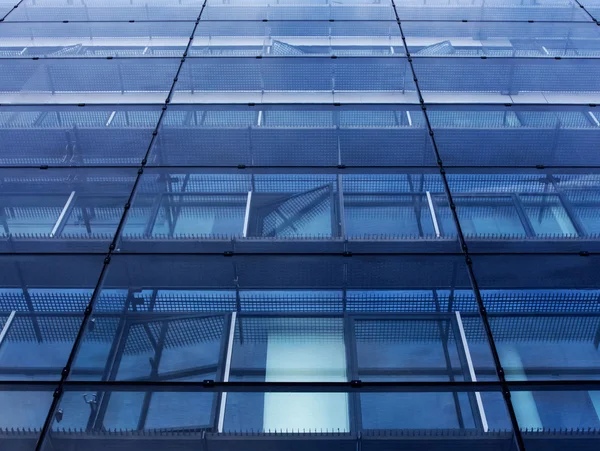 Mur de verre de l'immeuble de bureaux — Photo