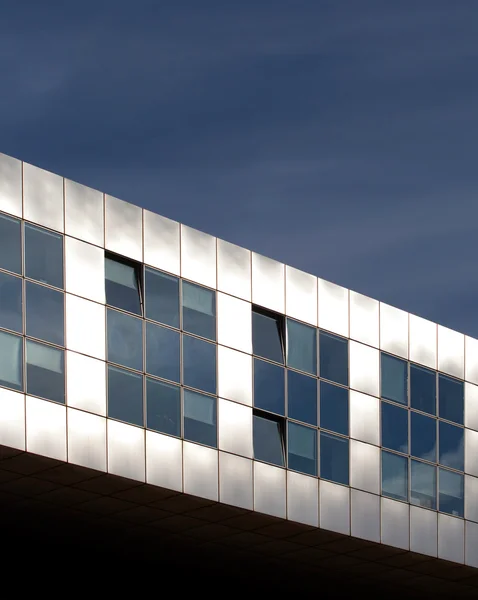 Modern metallic architecture against a blue sky — Stock Photo, Image