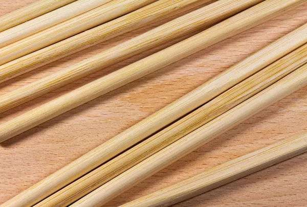 在木质表面上的筷子 — 图库照片