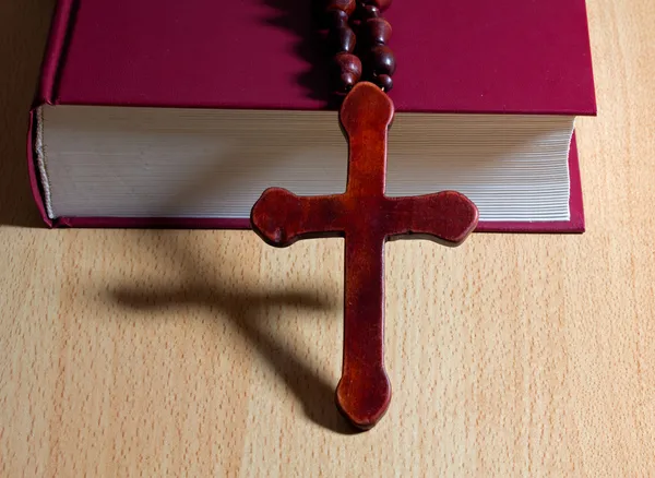 Christian cross on a book — Stock Photo, Image