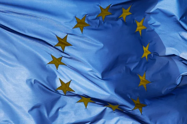 Fragmento de una bandera de la Unión Europea a la luz del sol — Foto de Stock