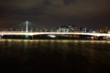 Ren Nehri, gece bir parfüm