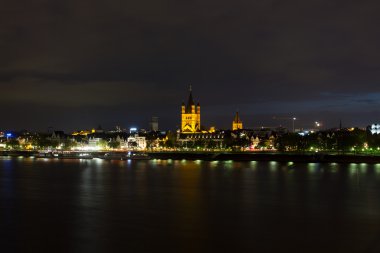 Ren Nehri, gece bir parfüm