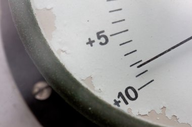 eski barometre metre iğne 