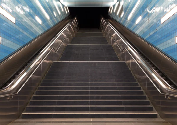 Escaliers dans le métro de la ville Hambourg — Photo