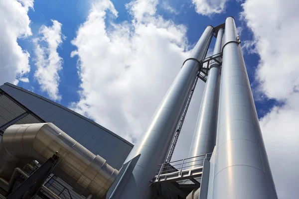 Factory  against the sky in the sunshine — Stock Photo, Image