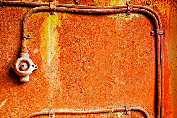 Interruptor viejo en una pared de hierro oxidado — Foto de Stock