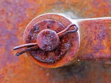 eski paslı kelepçeyi mekanik cihaz