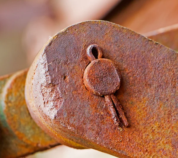 Old rusty and shackle of mechanical device — Stock Photo, Image