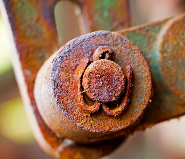 Old rusty shackle of mechanical device — Stock Photo, Image