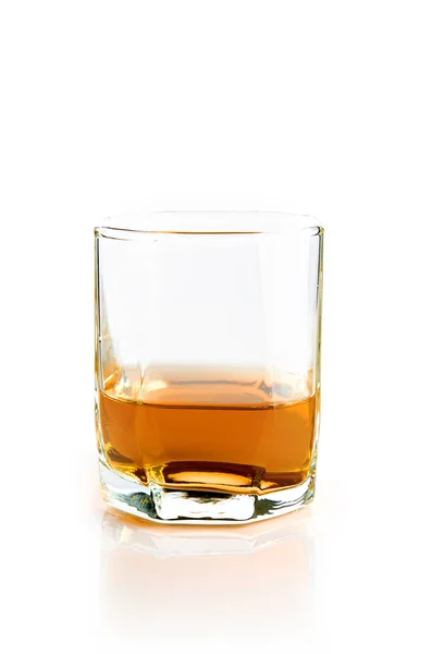 Puste szkło z przepływające whisky — Zdjęcie stockowe