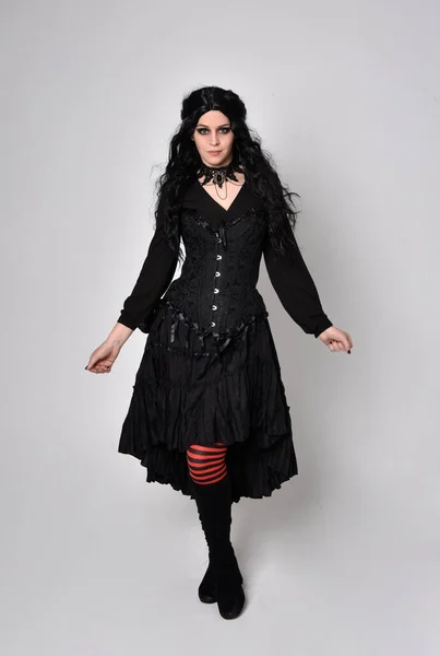 Full Length Portrait Dark Haired Woman Wearing Black Victorian Witch — Stockfoto