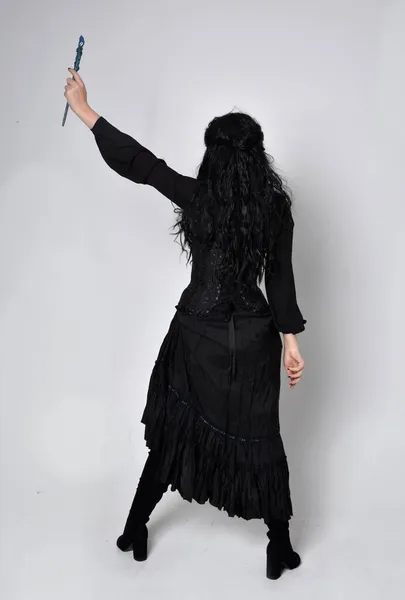 Retrato Cuerpo Entero Mujer Morena Vestida Con Traje Bruja Victoriana — Foto de Stock