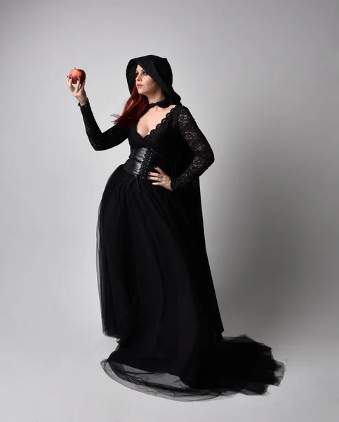 Full Length Πορτρέτο Της Μελαχρινής Γυναίκας Που Φοράει Μαύρη Βικτωριανή — Φωτογραφία Αρχείου