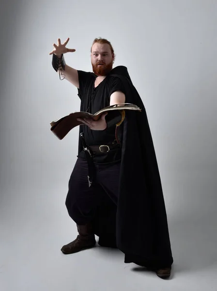 Retrato Homem Ruivo Vestindo Viking Medieval Inspirado Fantasia Traje Com — Fotografia de Stock