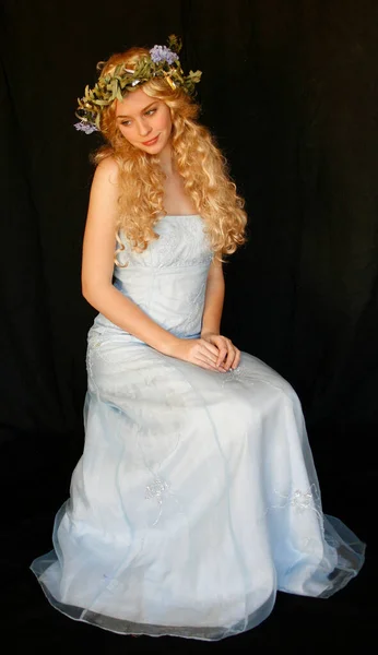 Портрет Красивої Жінки Моделі Світлим Волоссям Красивій Бальній Сорочці — стокове фото