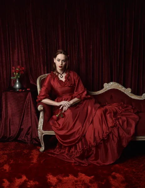 Portrait Pretty Female Model Red Hair Wearing Glamorous Historical Victorian — Stock Photo, Image