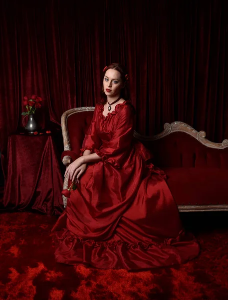 Portrait Pretty Female Model Red Hair Wearing Glamorous Historical Victorian — Stock Photo, Image