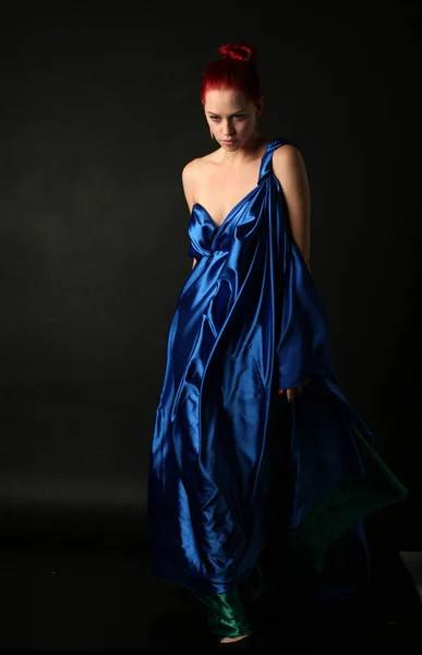 Teljes Hossz Portré Csinos Női Modell Visel Görög Istennő Tóga — Stock Fotó