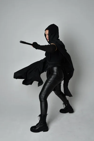 Portrait Pleine Longueur Jolie Rousse Modèle Féminin Portant Costume Futuriste — Photo