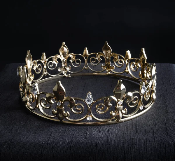 Close Beautiful Real Golden Crown Isolated Dark Black Studio Background — 스톡 사진