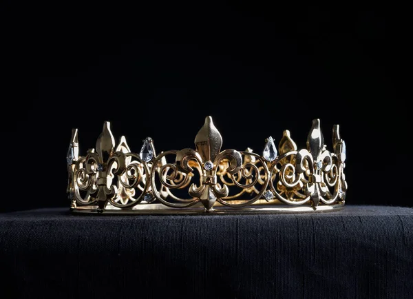 Close Beautiful Real Golden Crown Isolated Dark Black Studio Background — Fotografie, imagine de stoc