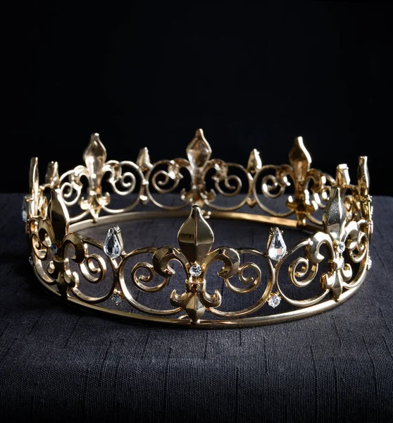 Close Beautiful Real Golden Crown Isolated Dark Black Studio Background — Fotografia de Stock