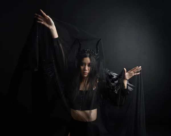 Portrait Beautiful Asian Model Dark Hair Wearing Black Gothic Skirt — Foto Stock