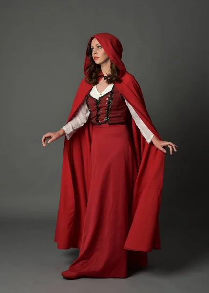 Full Length Portrait Beautiful Brunette Woman Wearing Red Medieval Fantasy — Stockfoto