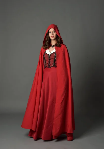 Full Length Portrait Beautiful Brunette Woman Wearing Red Medieval Fantasy — Stockfoto