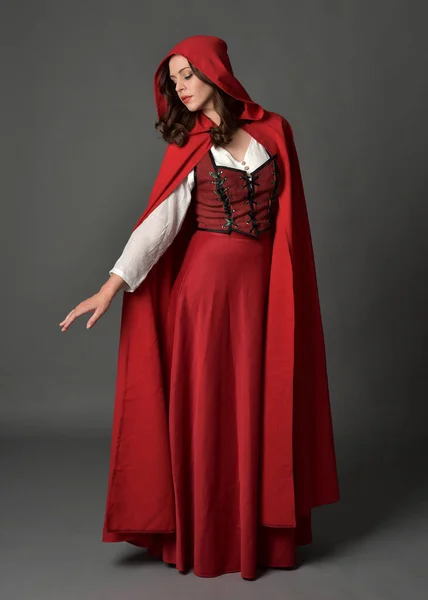 Full Length Portrait Beautiful Brunette Woman Wearing Red Medieval Fantasy — Stock Photo, Image